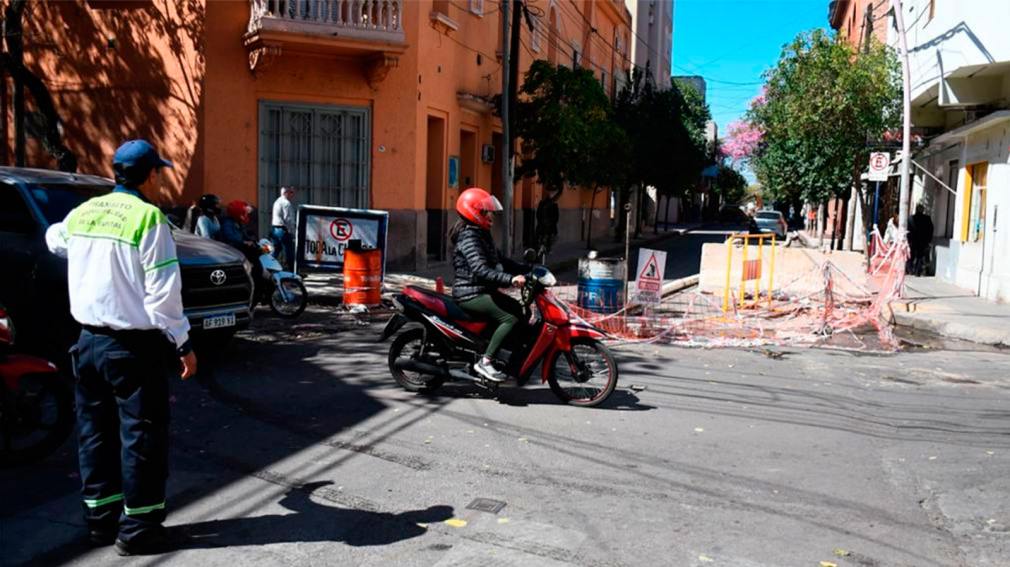 Aguas de Santiago realizará un corte de tránsito en calle Urquiza para reparar un colector