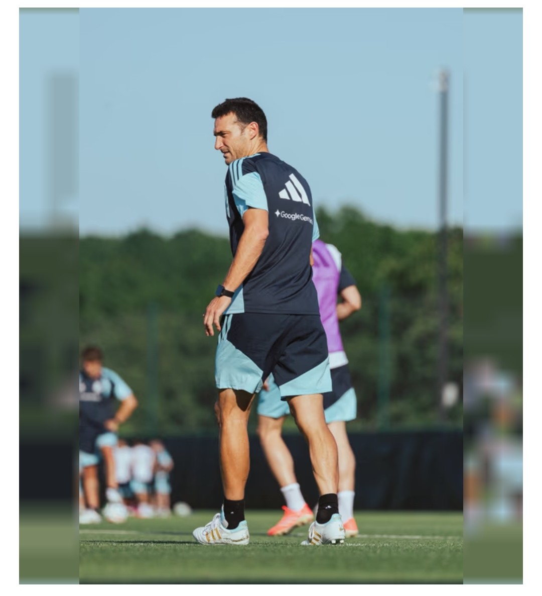 La Selección argentina completó su segundo entrenamiento en Kansas y Scaloni probó un once para jugar