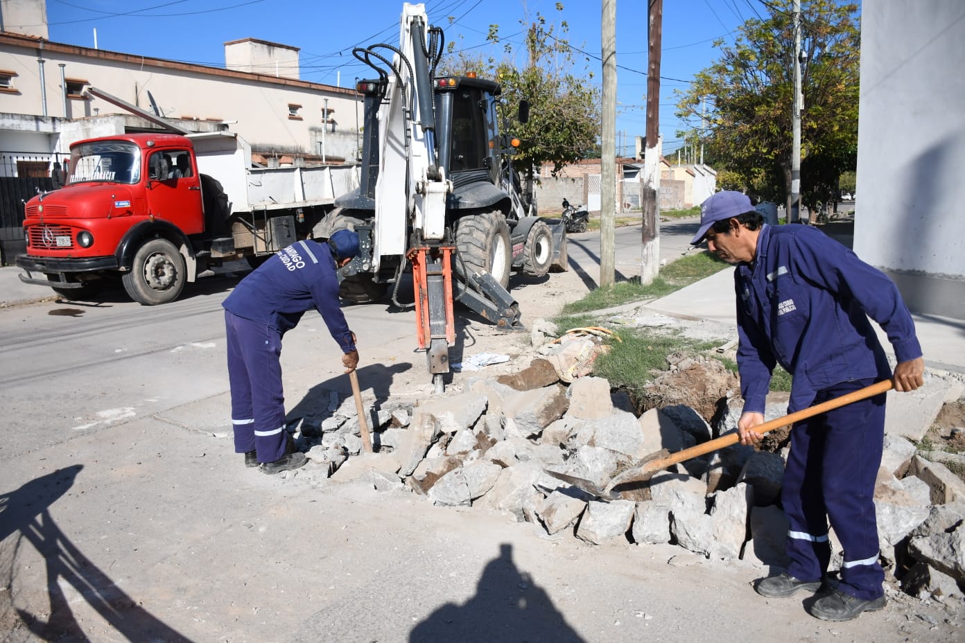 La Municipalidad realizó trabajos de mantenimiento de calles en los barrios Borges, Siglo XX, Don Bosco y América del Sur