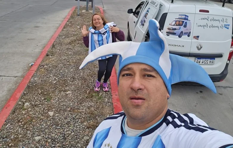De Termas a Nueva York en Kangoo: el sueño mundialista de dos santiagueños que ya recorren las rutas