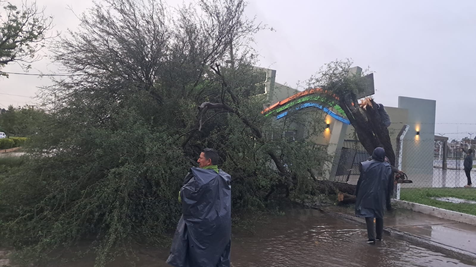 Las Termas bajo el agua: llovieron 140 mm entre la madrugada y la mañana de este viernes 