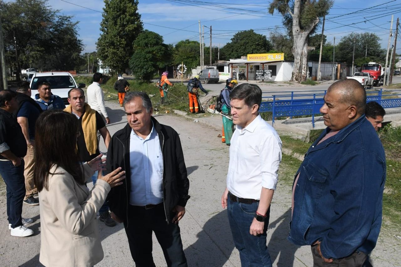 La Municipalidad concretó un nuevo operativo integral de limpieza y desmalezamiento en Av. Del Trabajo
