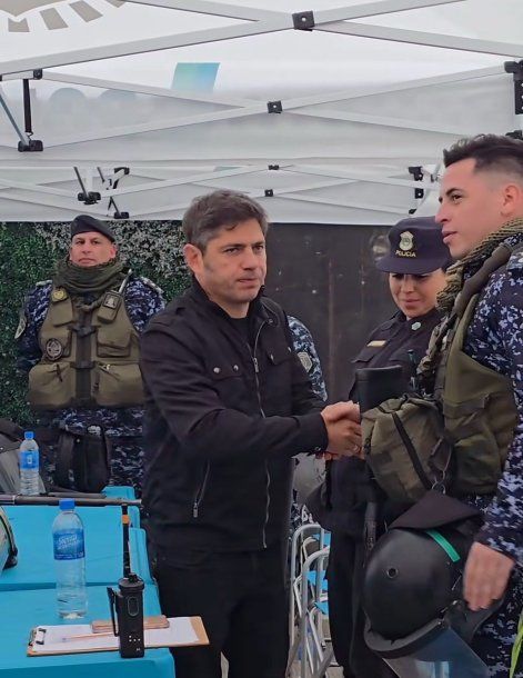 Axel Kicillof supervisó el operativo en el Polideportivo Gatica