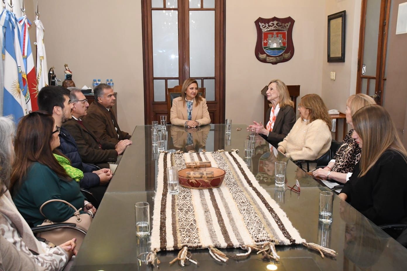 Fuentes se reunió con la comisión directiva de la Fundación Mujer