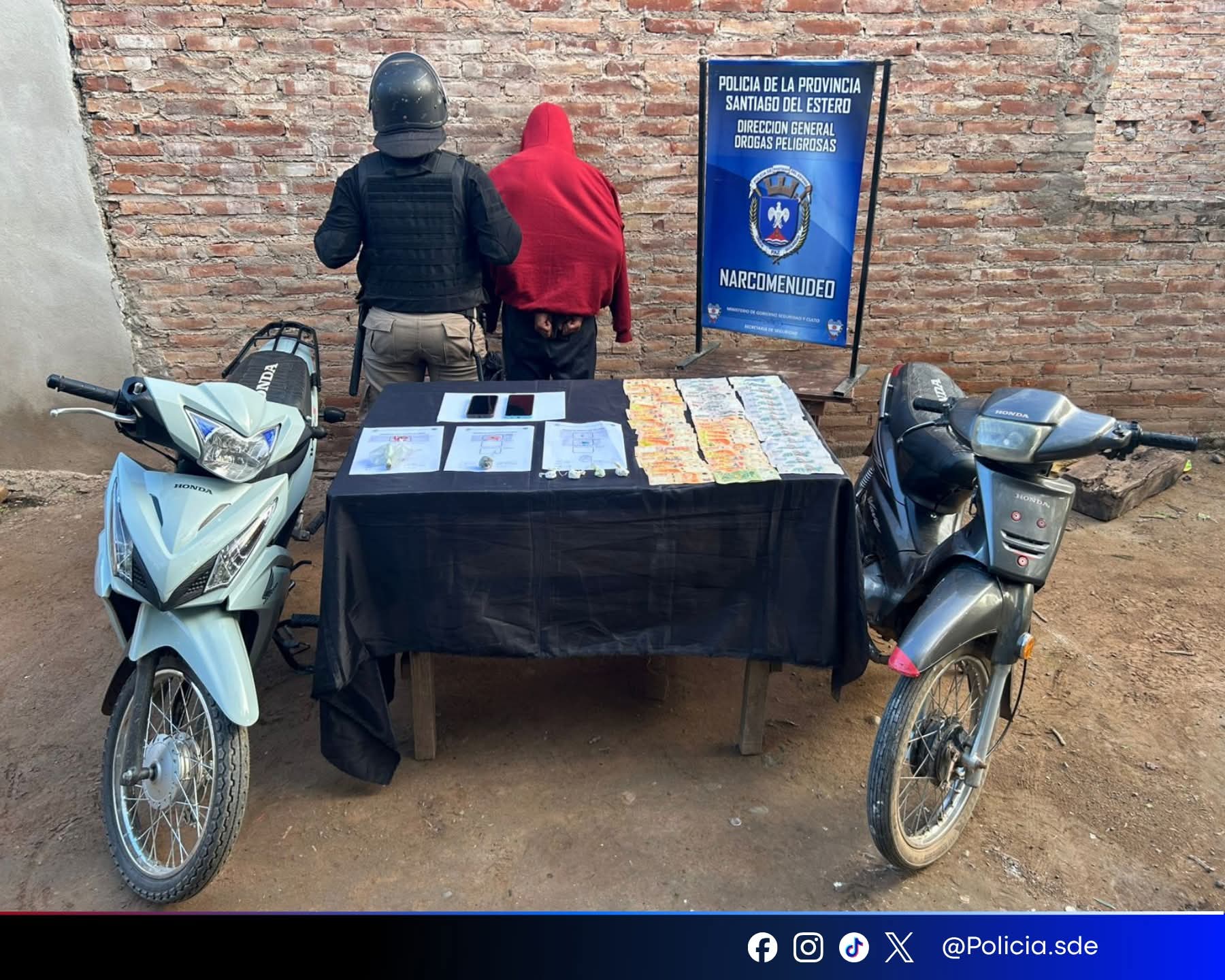 La policía detuvo a dos personas y secuestro droga lista para la venta 