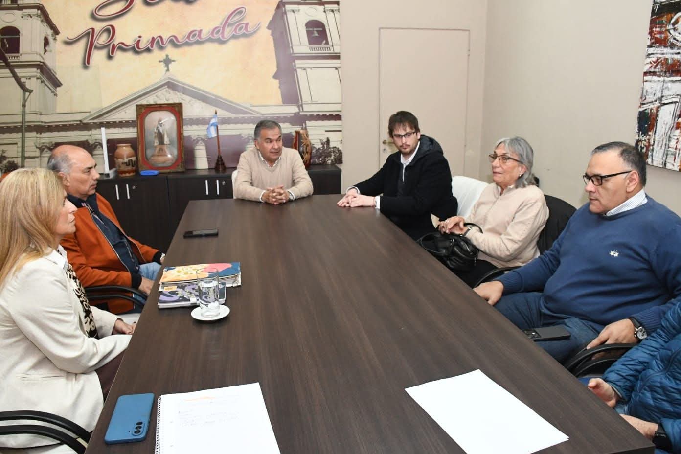 Capital y provincia coordinan trabajo sobre gestión de datos en el servicio social municipal 