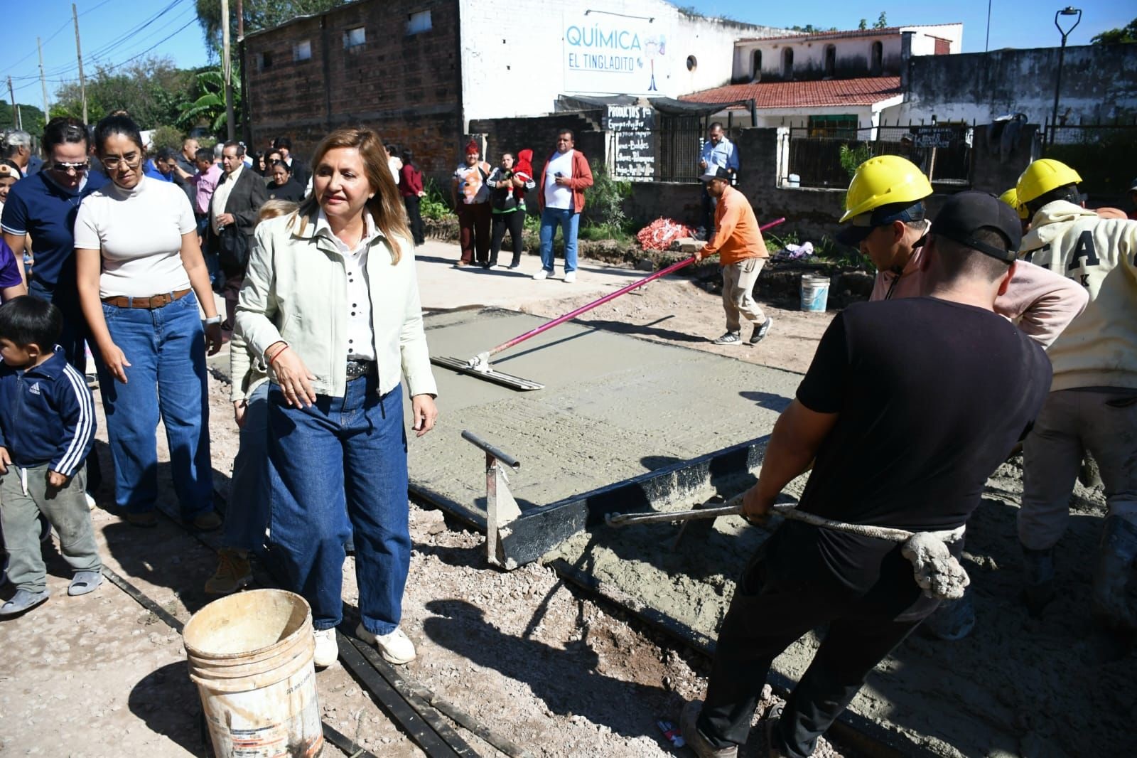 La intendente Fuentes destacó el avance de la pavimentación de la calle Las Moras