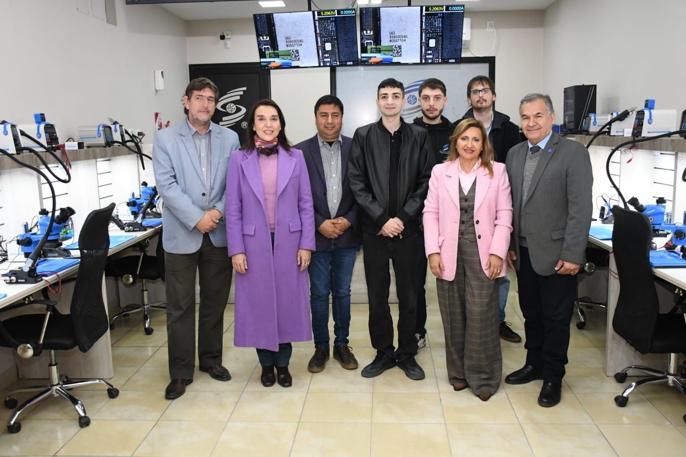 Fuentes y Nassif visitaron un nuevo espacio de formación laboral en tecnología