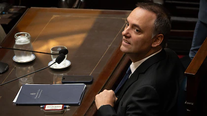 Los tres argumentos que da el Gobierno para explicar por qué Manuel Adorni continúa en su cargo
