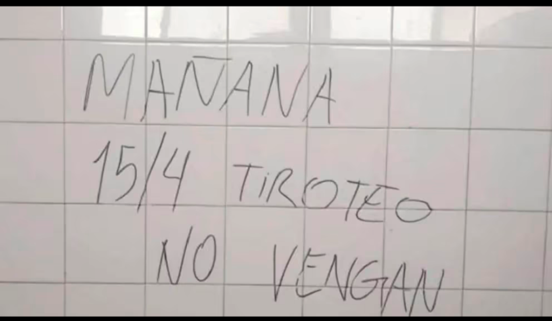 Cómo el resto del país los colegios de Santiago refuerzan su seguridad tras pintadas 