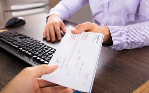 Los empleados bancarios recibirán otro aumento en marzo: la cifra récord que alcanzará el sueldo inicial 