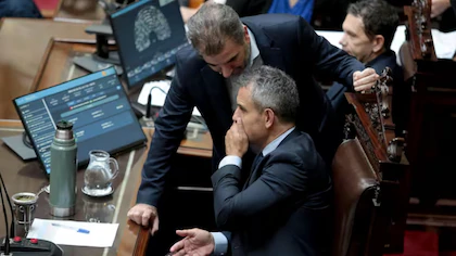“Están haciendo su juego”: el Gobierno admite el malestar por el caso Adorni