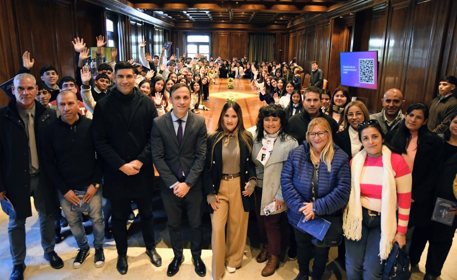 Alumnos de los departamentos de Quebrachos y Atamisqui visitaron la Casa de Gobierno