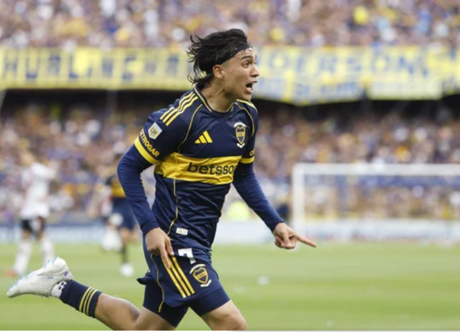 Por qué Boca rechazó la primera oferta de Nápoli por Exequiel Zeballos y cómo sigue la negociación