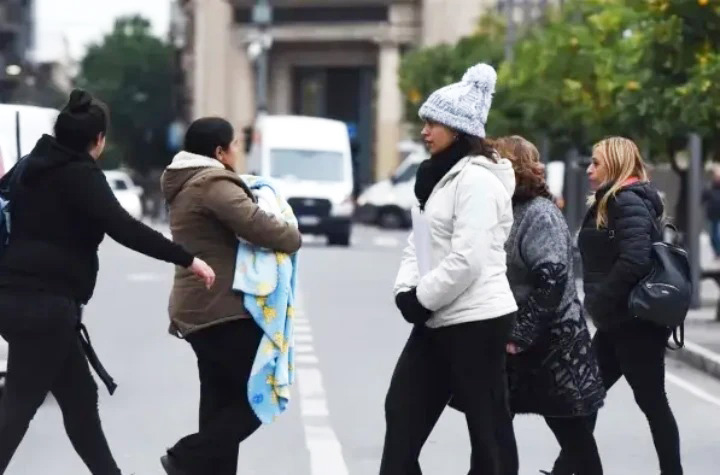 Avanza una masa de aire frío desde la Antártida y se espera un abrupto descenso de la temperatura