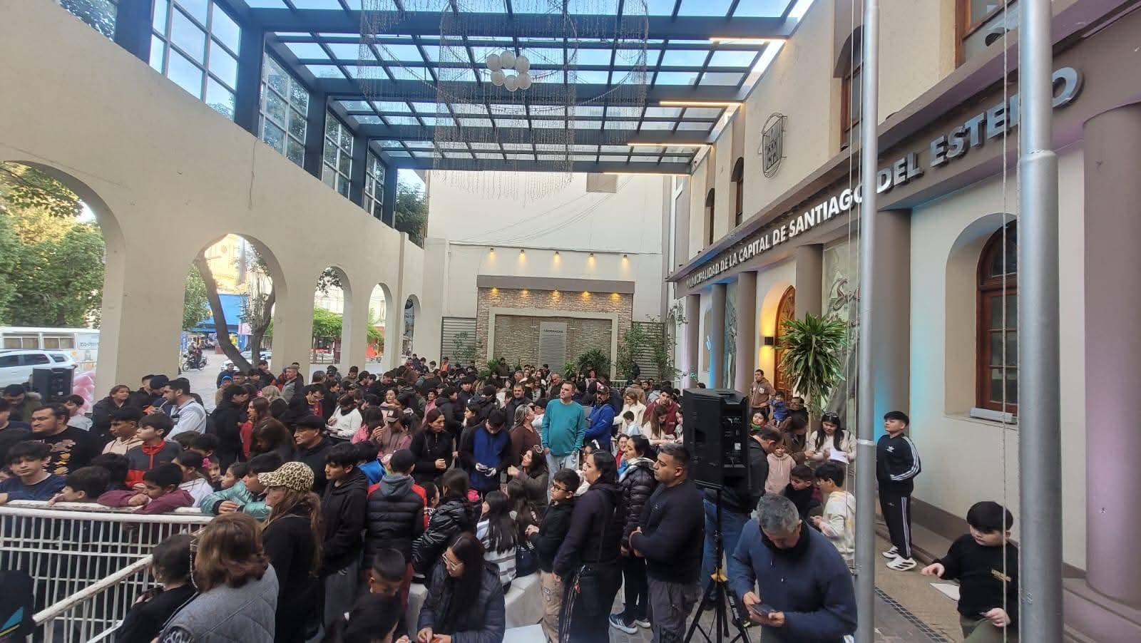 La “Cambiatón Mundialista” organizada por Municipalidad tuvo una gran convocatoria