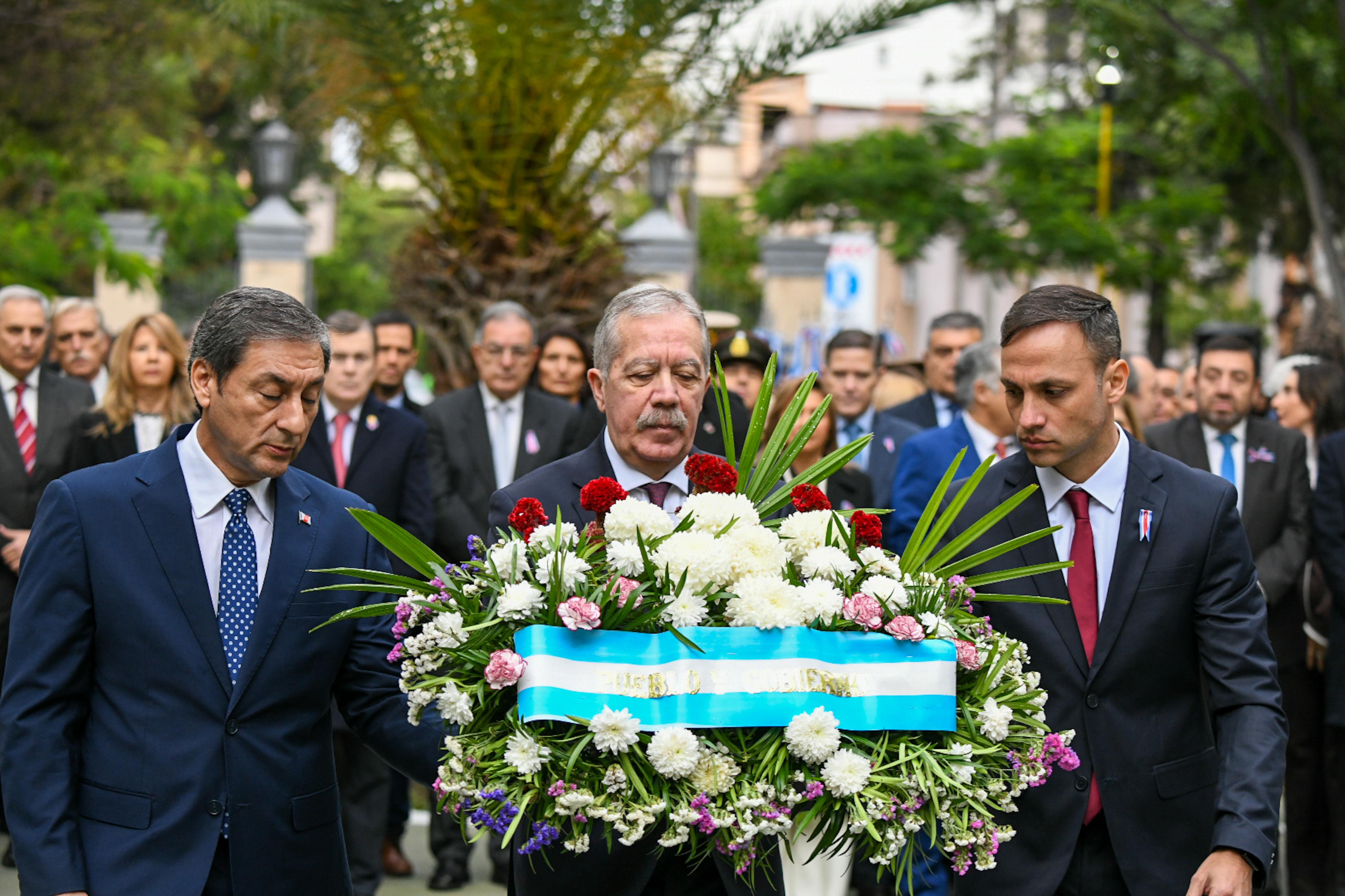 El gobernador Elías Suárez presidió el acto por el 206° Aniversario de la Autonomía Provincial
