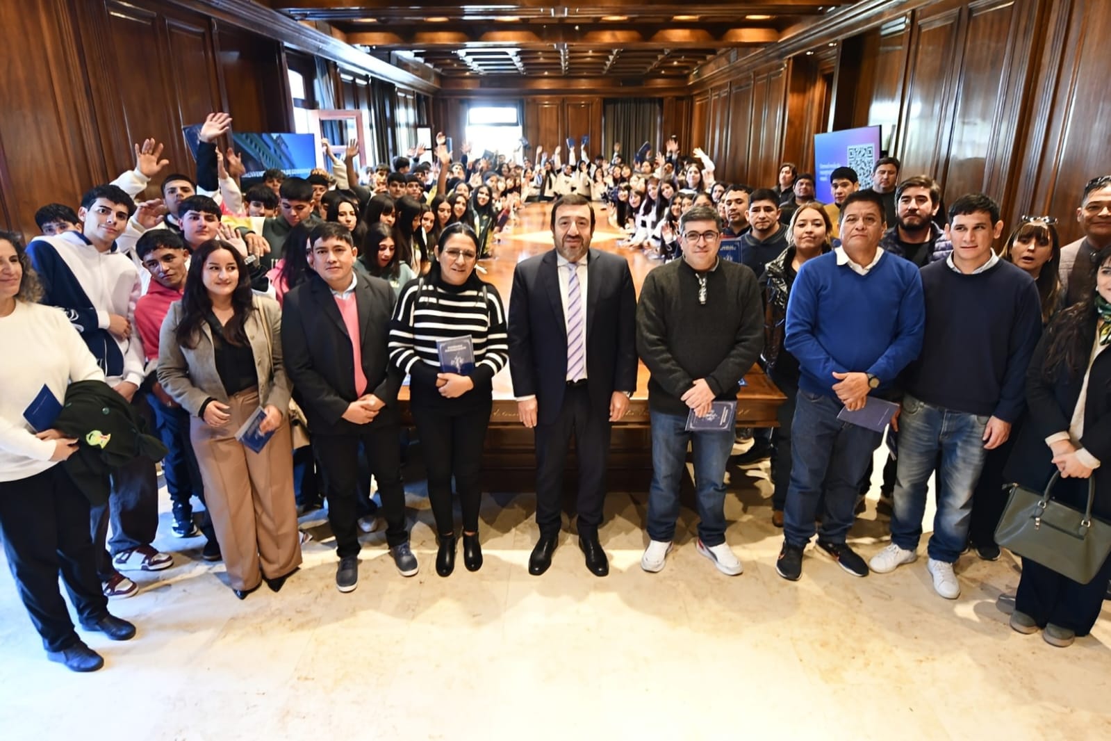 Alumnos de los departamentos San Martín, Avellaneda y Figueroa visitaron Casa de Gobierno 