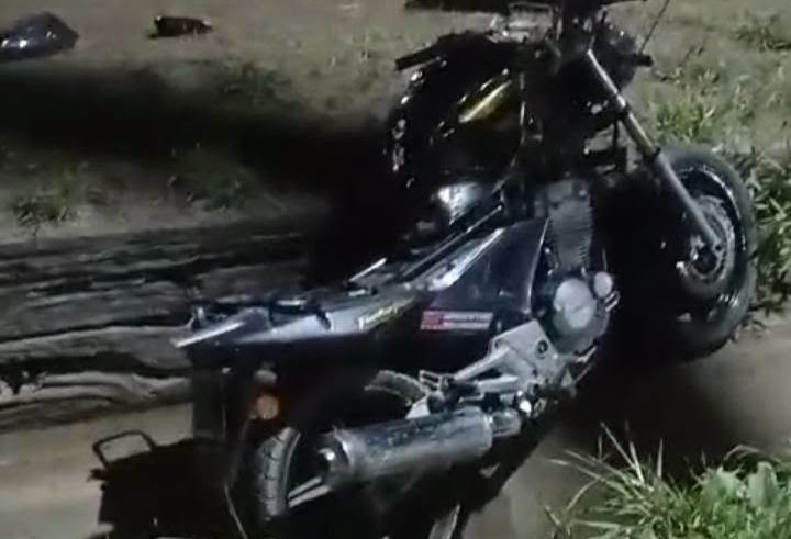 Añatuya: Un joven motociclista resultó herido tras impactar de frente contra un automóvil