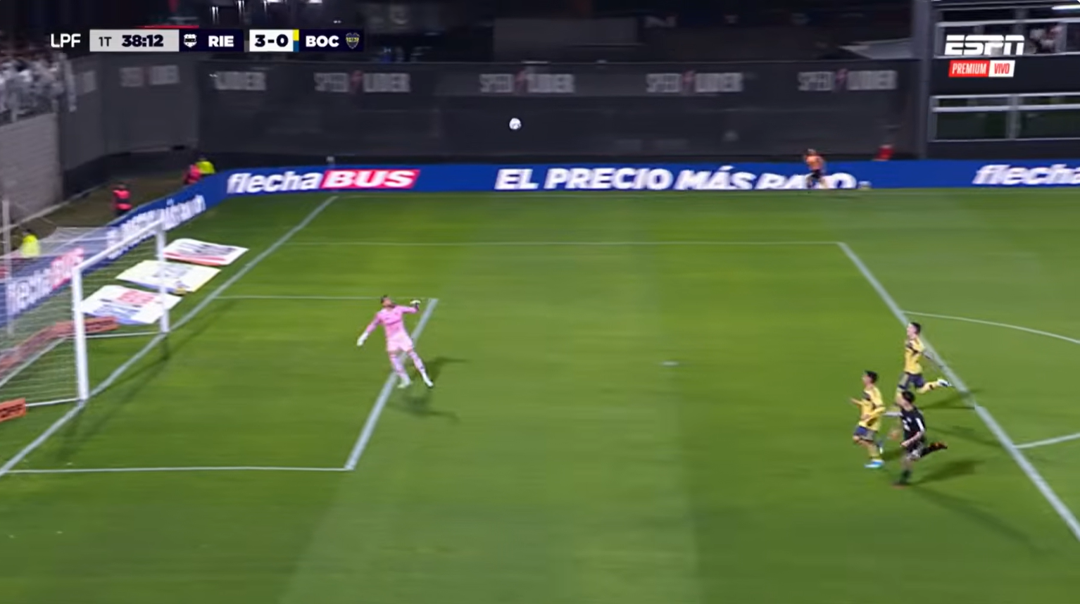 Riestra sacudió la Bombonera: goleada histórica 3-0 ante Boca