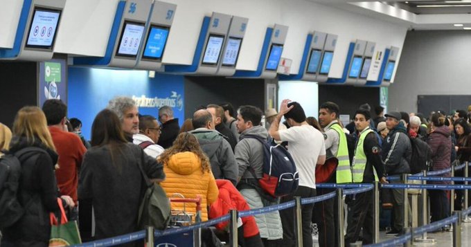 Paro del SMN: qué pasará con los vuelos de Ezeiza y Aeroparque este jueves 30 de abril