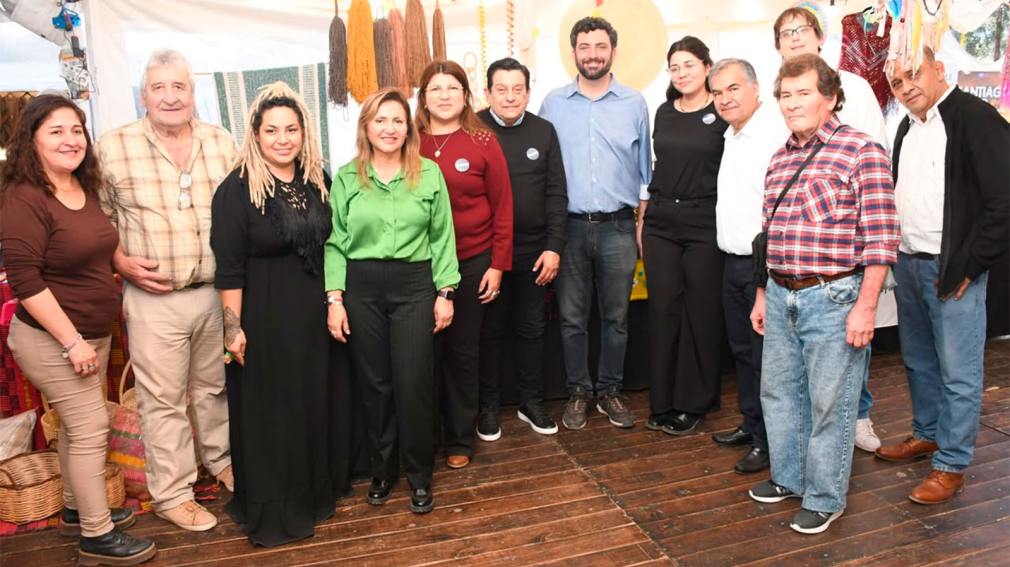 Autoridades municipales visitaron la Feria Artesanal del Parque Aguirre